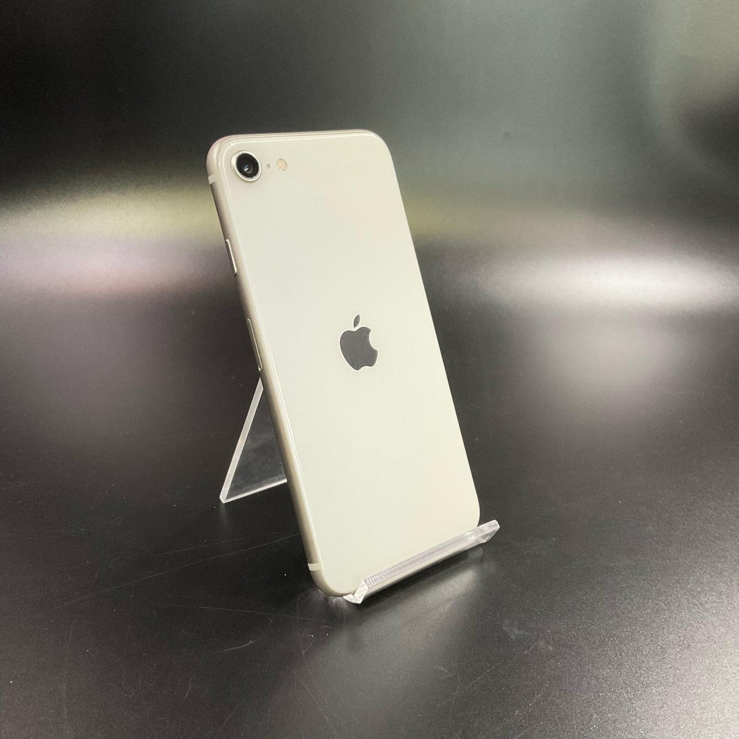 【全額返金保証】【最速発送】Apple iPhone iPhone SE（第3世代） 64GB スターライト au SIMフリー 白ロム 動作確認済 77%