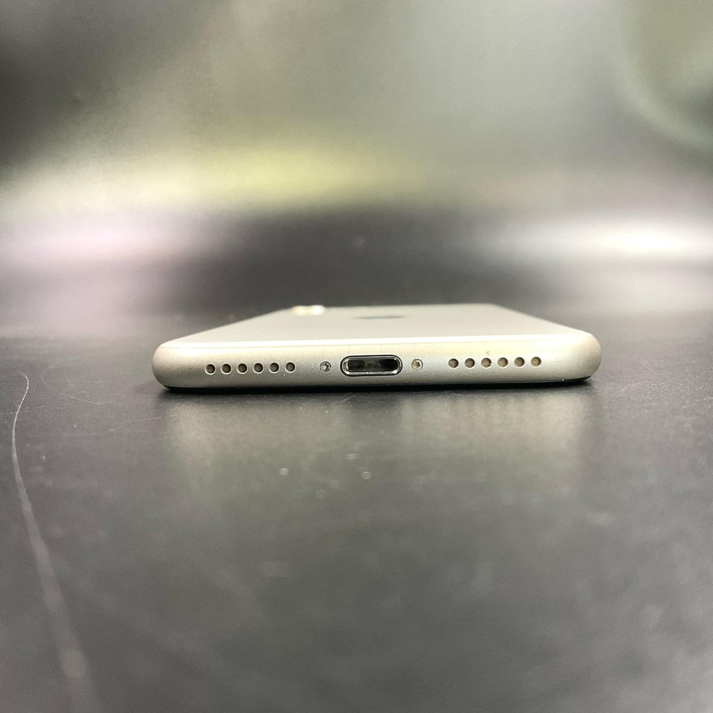 【全額返金保証】【最速発送】Apple iPhone iPhone SE（第3世代） 64GB スターライト au SIMフリー 白ロム 動作確認済 77%
