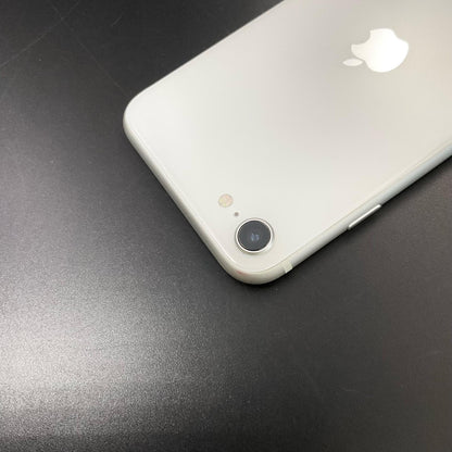 【全額返金保証】【最速発送】Apple iPhone iPhone SE（第2世代） 64GB ホワイト docomo SIMフリー 白ロム 動作確認済 84%
