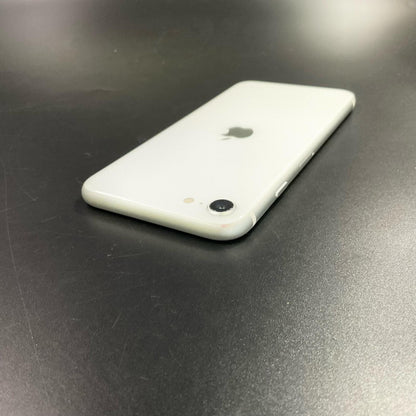 【全額返金保証】【最速発送】Apple iPhone iPhone SE（第2世代） 64GB ホワイト docomo SIMフリー 白ロム 動作確認済 84%