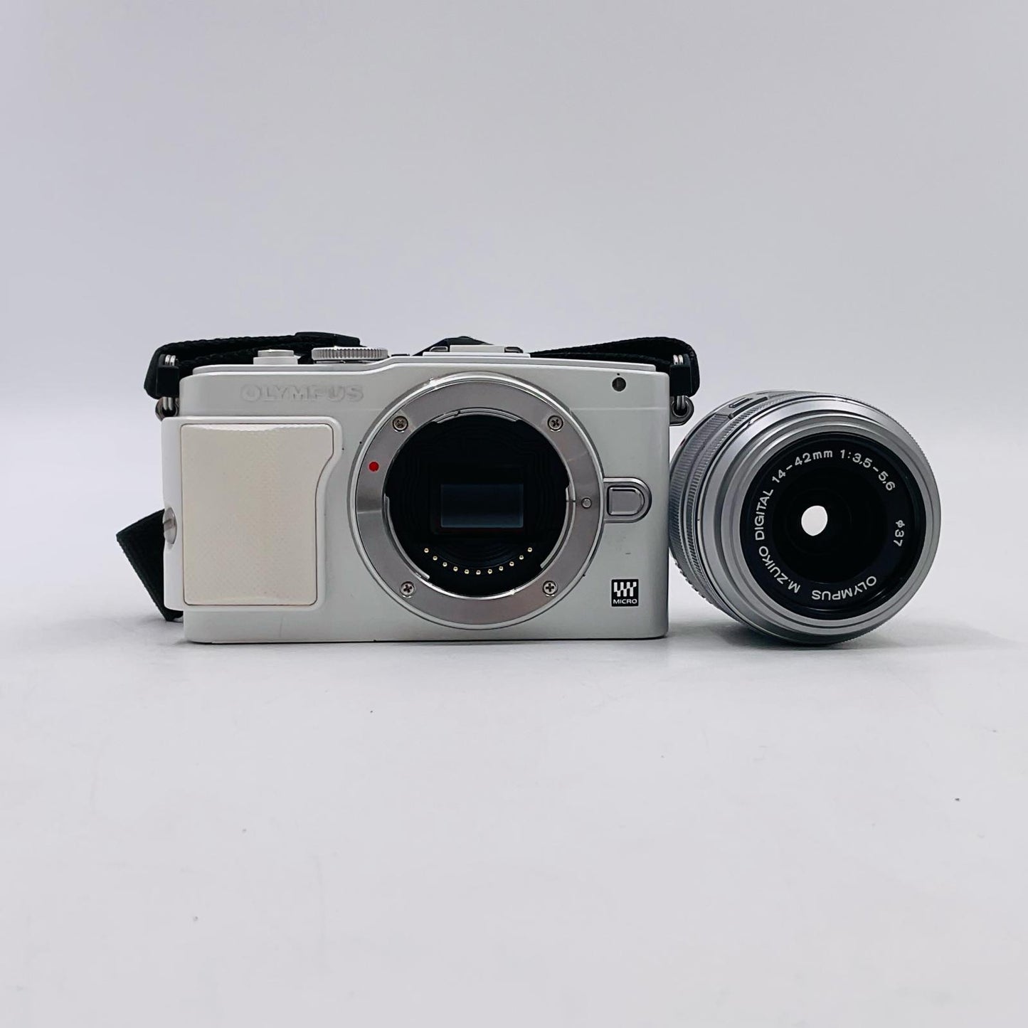 【全額返金保証】【最速発送】OLYMPUS デジタル一眼 PEN Lite E-PL6 レンズキット ホワイト 美品 動作確認済