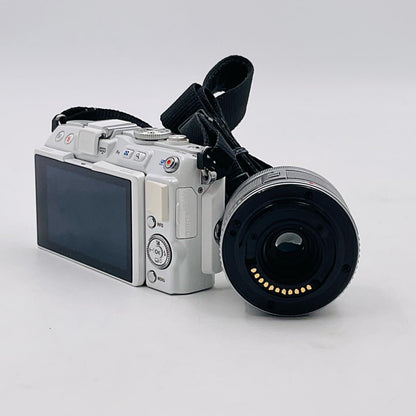 【全額返金保証】【最速発送】OLYMPUS デジタル一眼 PEN Lite E-PL6 レンズキット ホワイト 美品 動作確認済