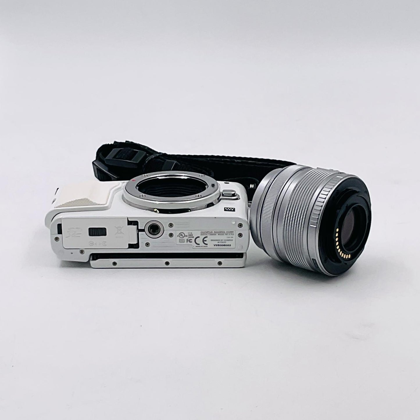 【全額返金保証】【最速発送】OLYMPUS デジタル一眼 PEN Lite E-PL6 レンズキット ホワイト 美品 動作確認済