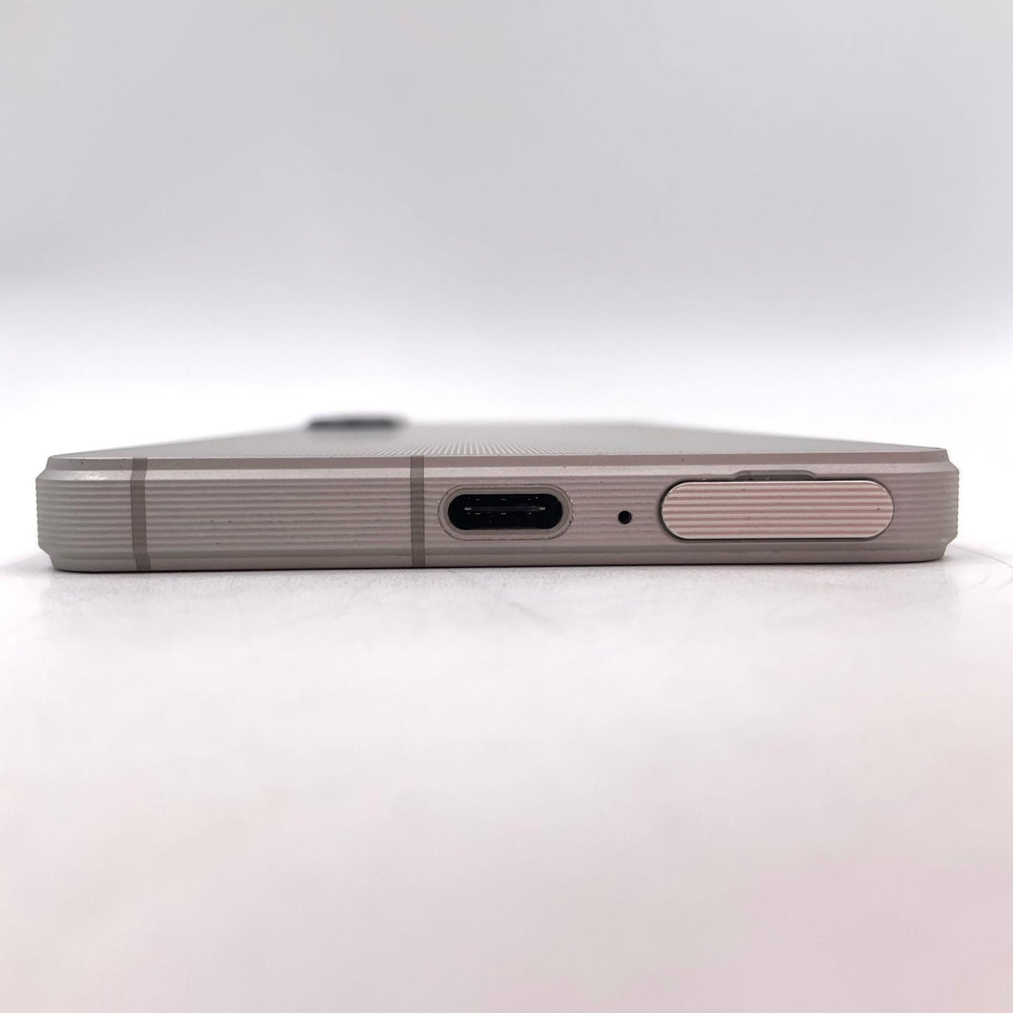 【最速発送】Sony Xperia 1 V 256GB プラチナシルバー SIMフリー SO-51D 白ロム【難有】
