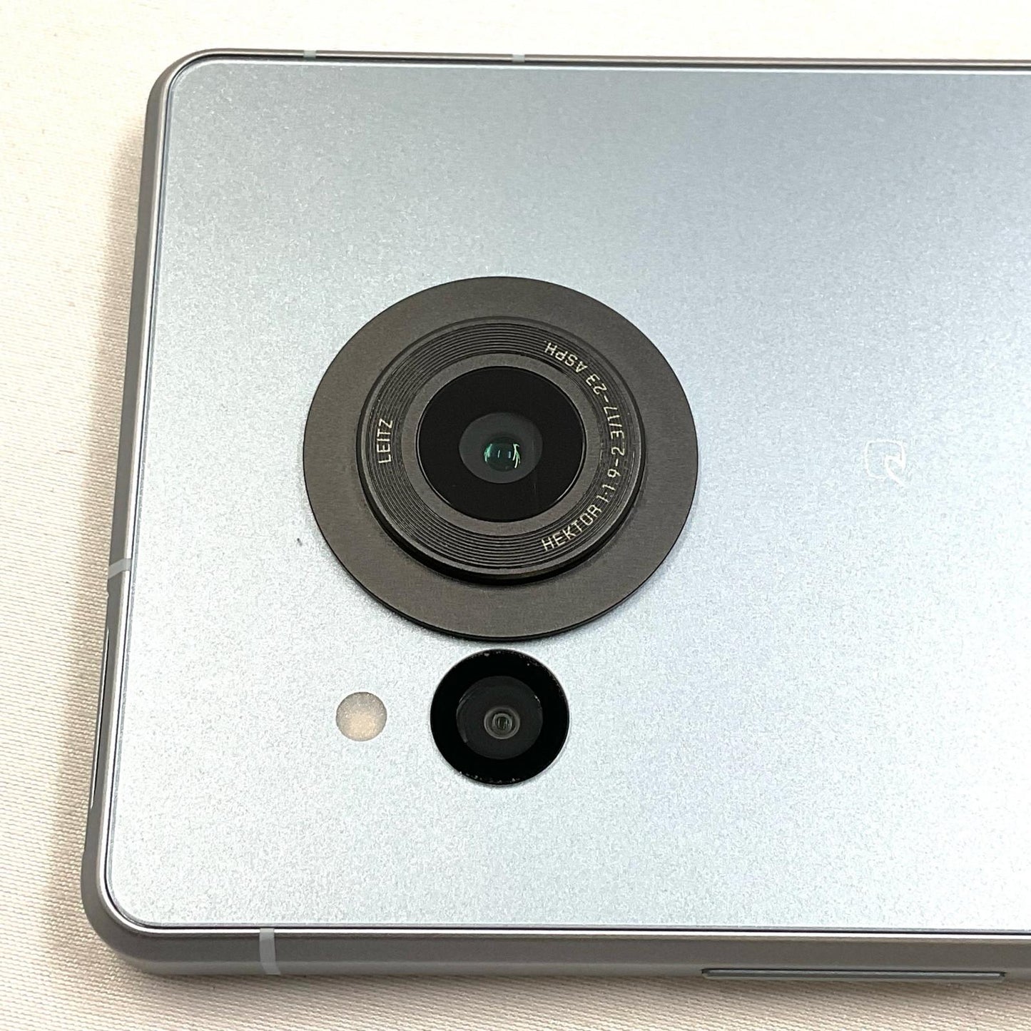 【最速発送】SHARP AQUOS R8 256GB ブルー docomo SH-52D 白ロム【難有】