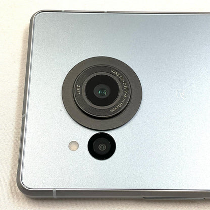 【最速発送】SHARP AQUOS R8 256GB ブルー docomo SH-52D 白ロム【難有】