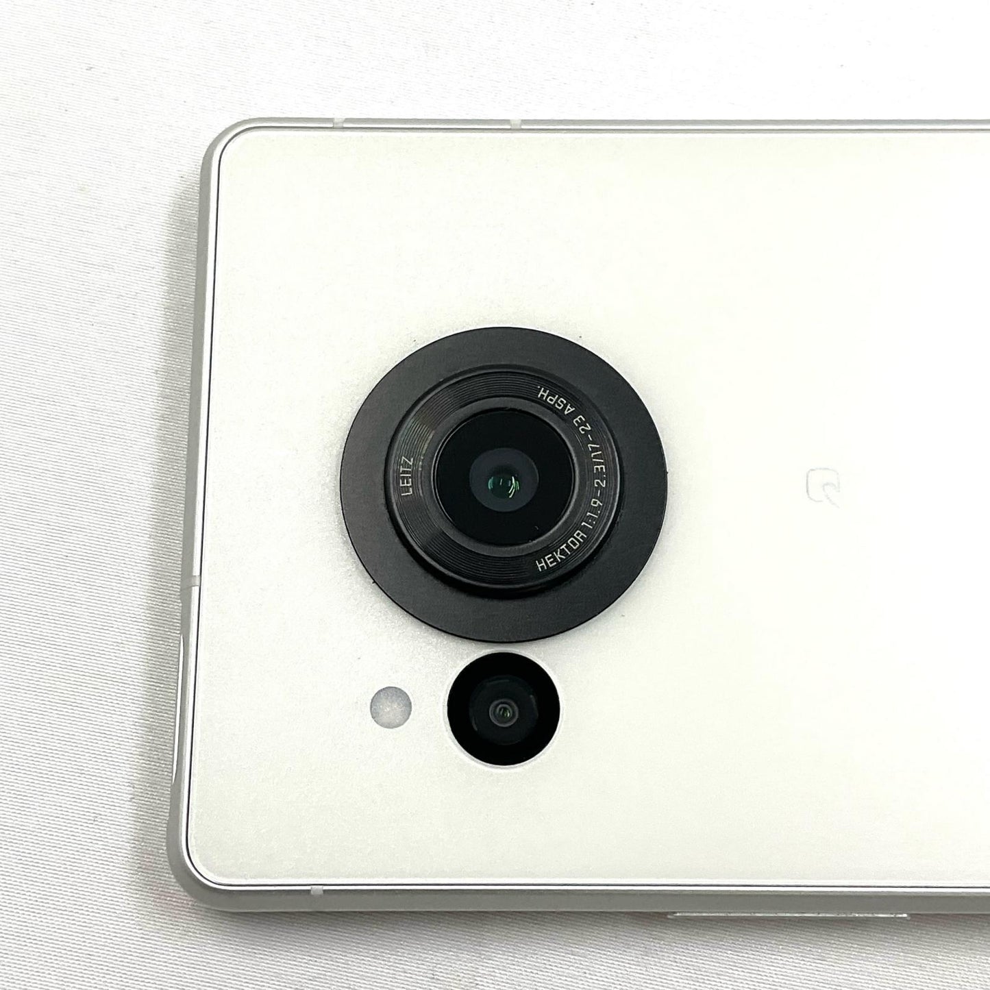 【全額返金保証】【最速発送】SHARP AQUOS R8 256GB クリーム docomo SH-52D 白ロム 美品 動作確認済