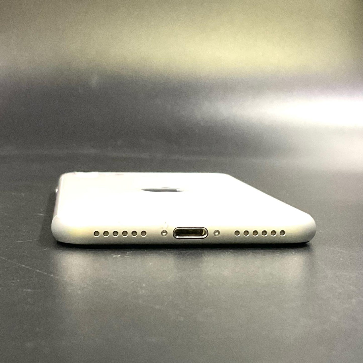 【全額返金保証】【最速発送】Apple iPhone iPhone SE（第2世代） 64GB ホワイト au SIMフリー 白ロム 動作確認済 83%