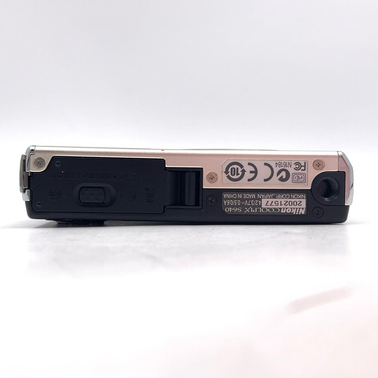 【全額返金保証】【最速発送】Nikon コンパクトデジタルカメラ COOLPIX S640 シルバー 美品 動作確認済