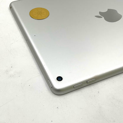 【全額返金保証】【最速発送】Apple iPad iPad 9.7インチ 第6世代 32GB シルバー Wi-Fi 動作確認済