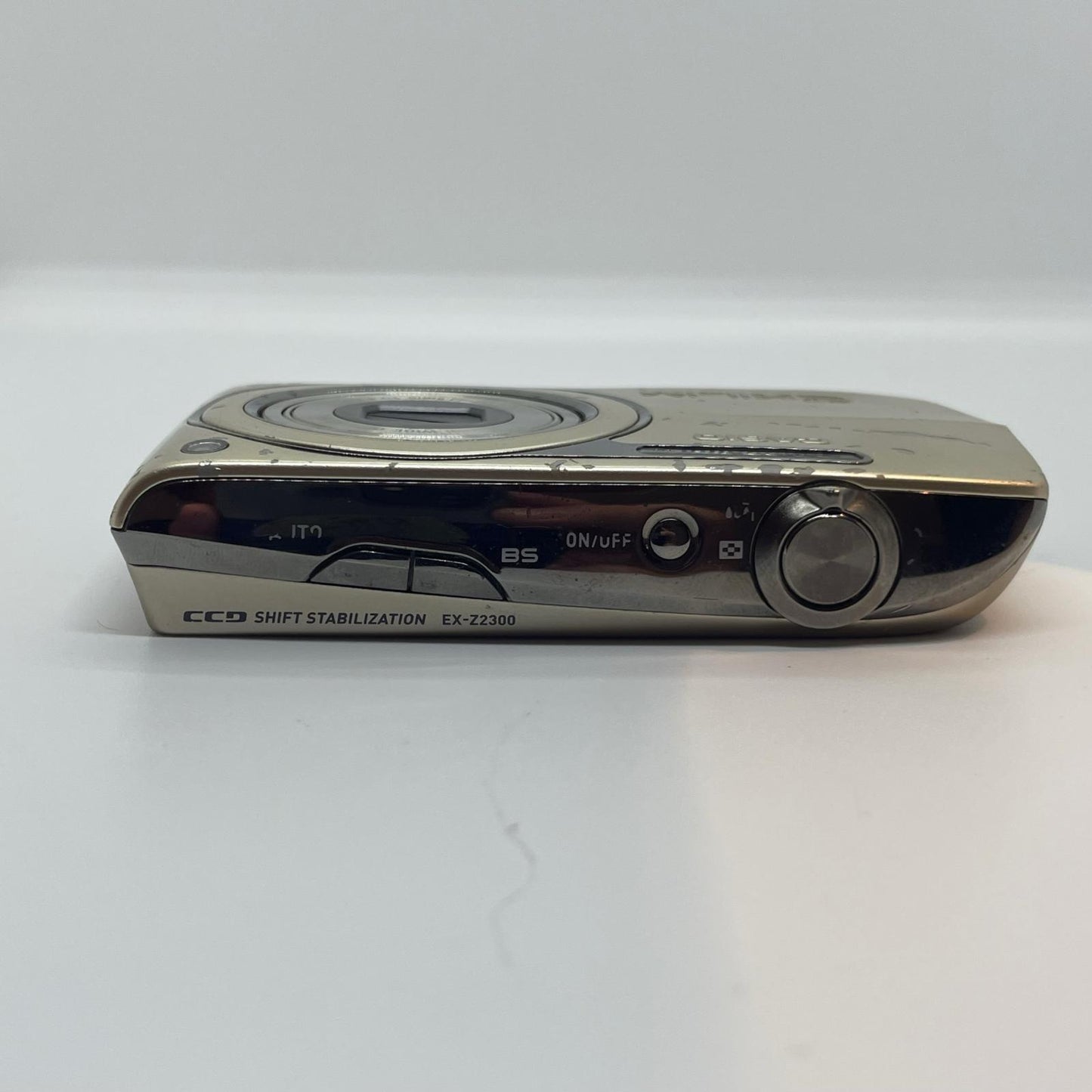 【最速発送】 コンパクトデジタルカメラ CASIO EXILM EX-Z2300 ゴールド【難有】