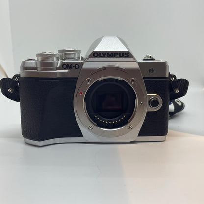 【全額返金保証】【最速発送】OLYMPUS デジタル一眼 OM-D E-M10 Mark III ボディ [シルバー] + M.ZUIKO DIGITAL ED 14-42mm F3.5-5.6 美品 動作確認済
