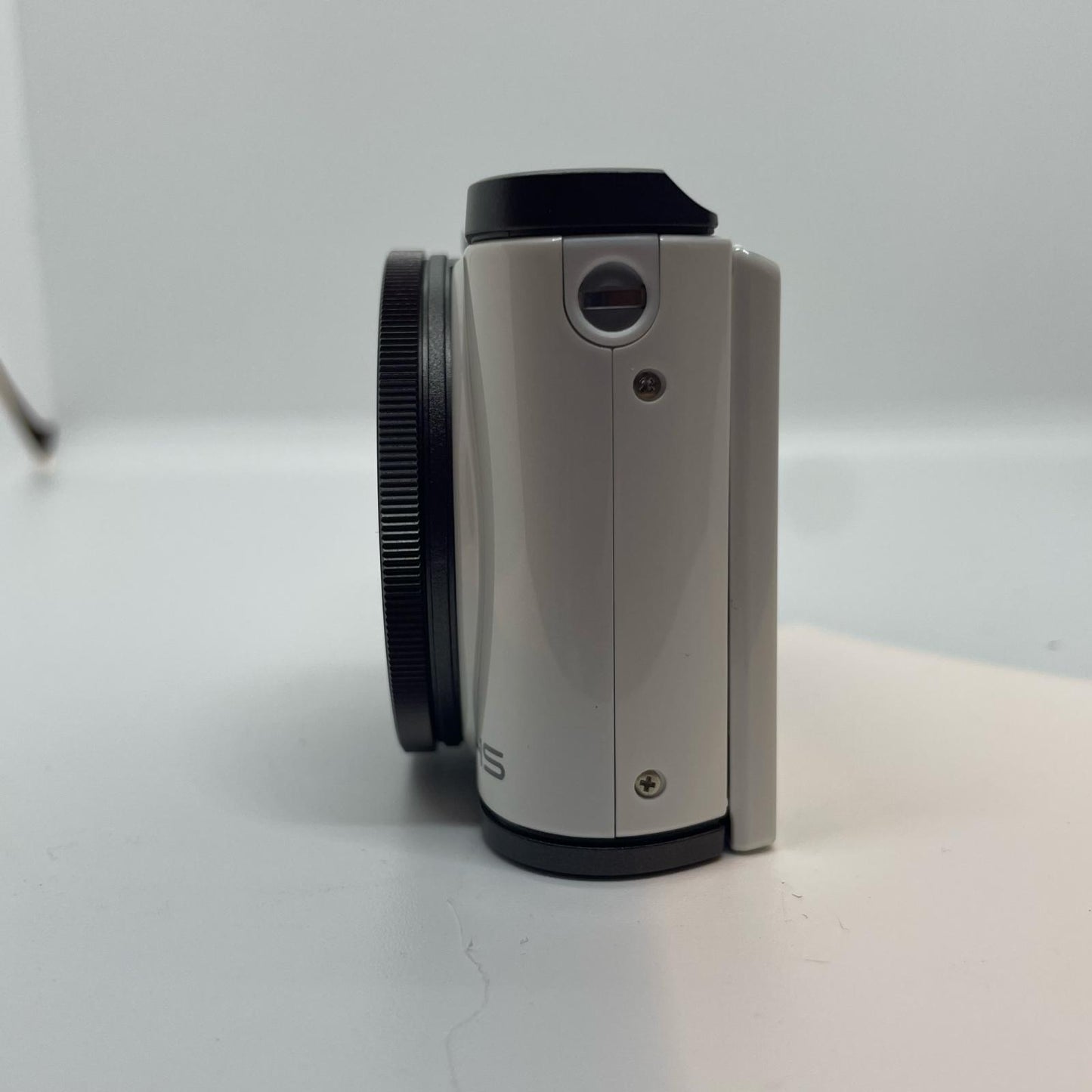 【全額返金保証】【最速発送】 コンパクトデジタルカメラ CASIO EXILIM EX-ZR3000 ホワイト 美品 動作確認済