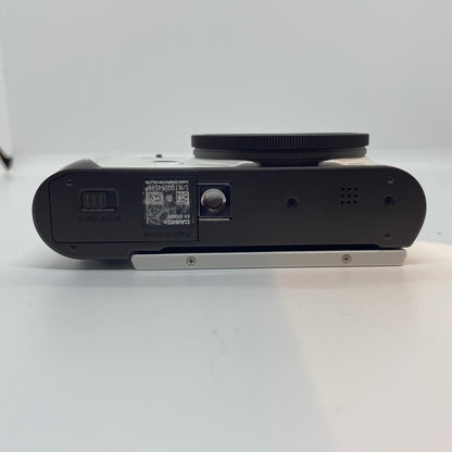 【全額返金保証】【最速発送】 コンパクトデジタルカメラ CASIO EXILIM EX-ZR3000 ホワイト 美品 動作確認済