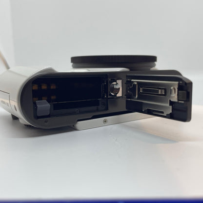 【全額返金保証】【最速発送】 コンパクトデジタルカメラ CASIO EXILIM EX-ZR3000 ホワイト 美品 動作確認済