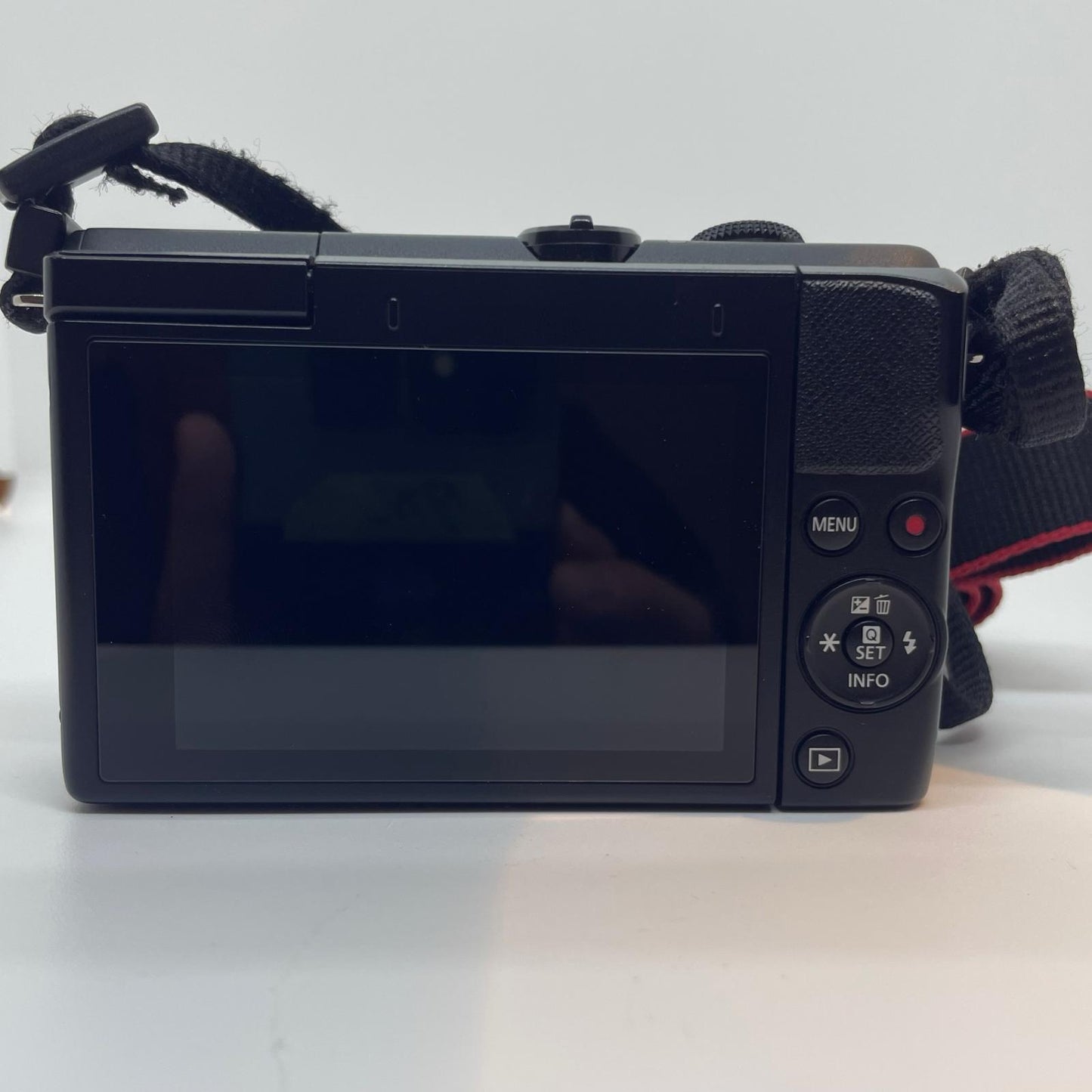 【全額返金保証】【最速発送】Canon デジタル一眼 EOS M200 ボディ 美品 動作確認済