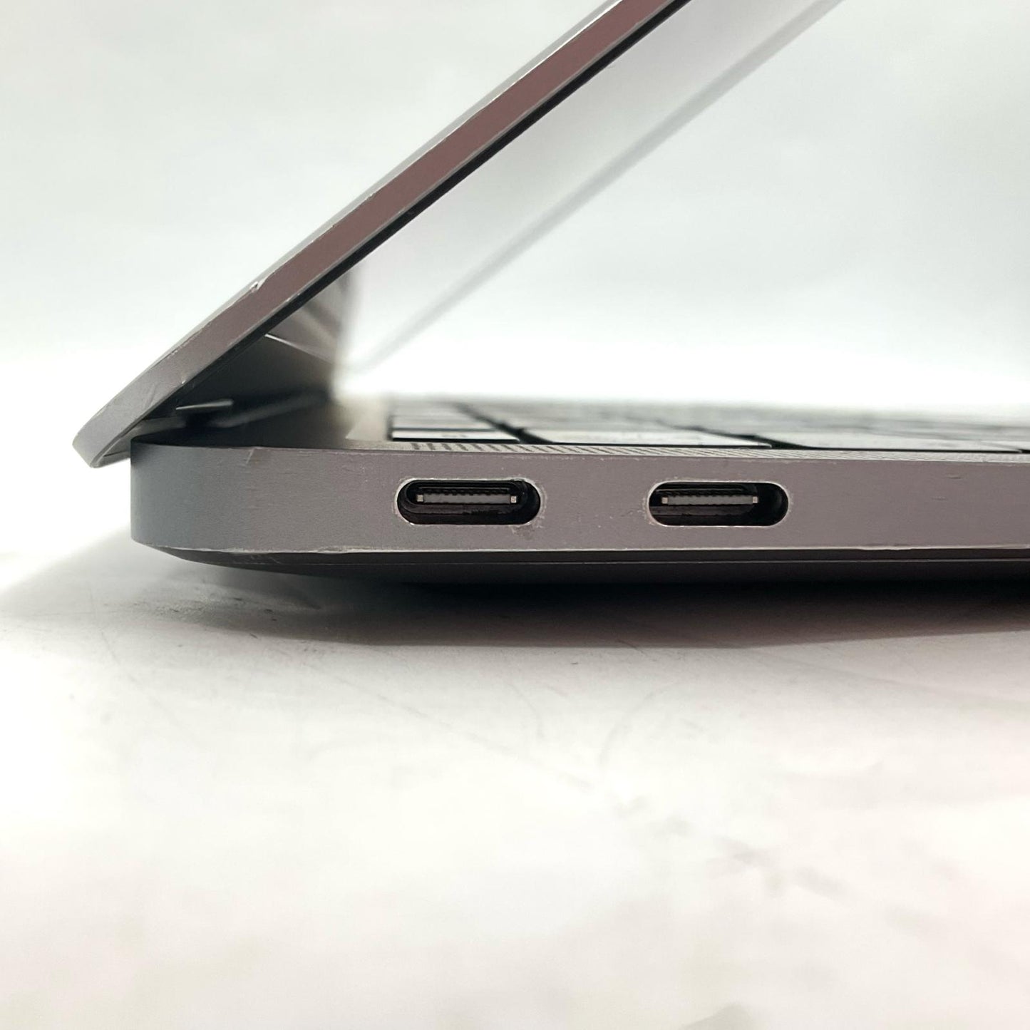 【最速発送】Apple MacBook Air 13インチ 2020 Apple M1 16GB 256GB スペースグレイ 79%【難有】
