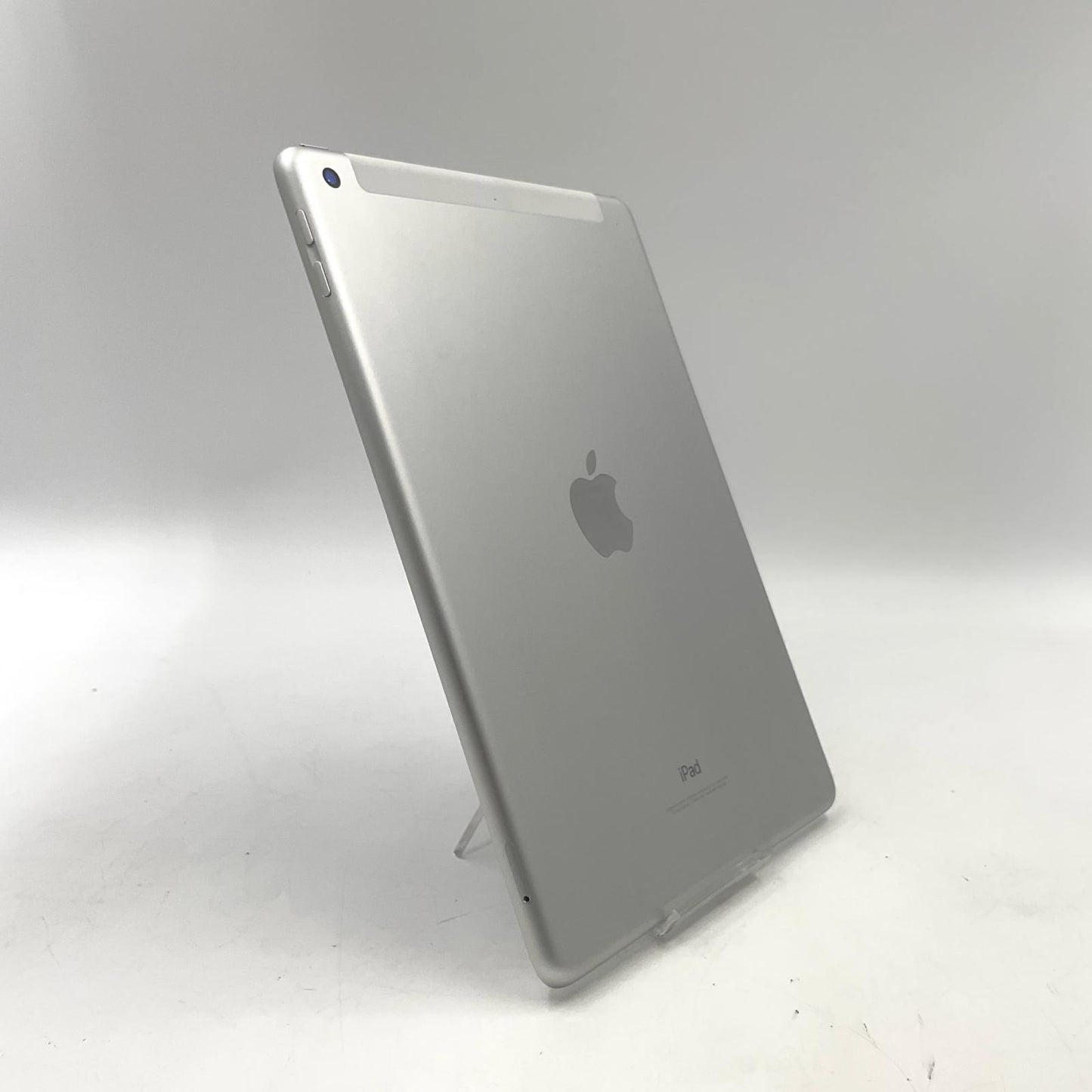 【全額返金保証】【最速発送】Apple iPad iPad 第6世代 32GB シルバー WiFi+Cellular docomo 白ロム 美品 動作確認済