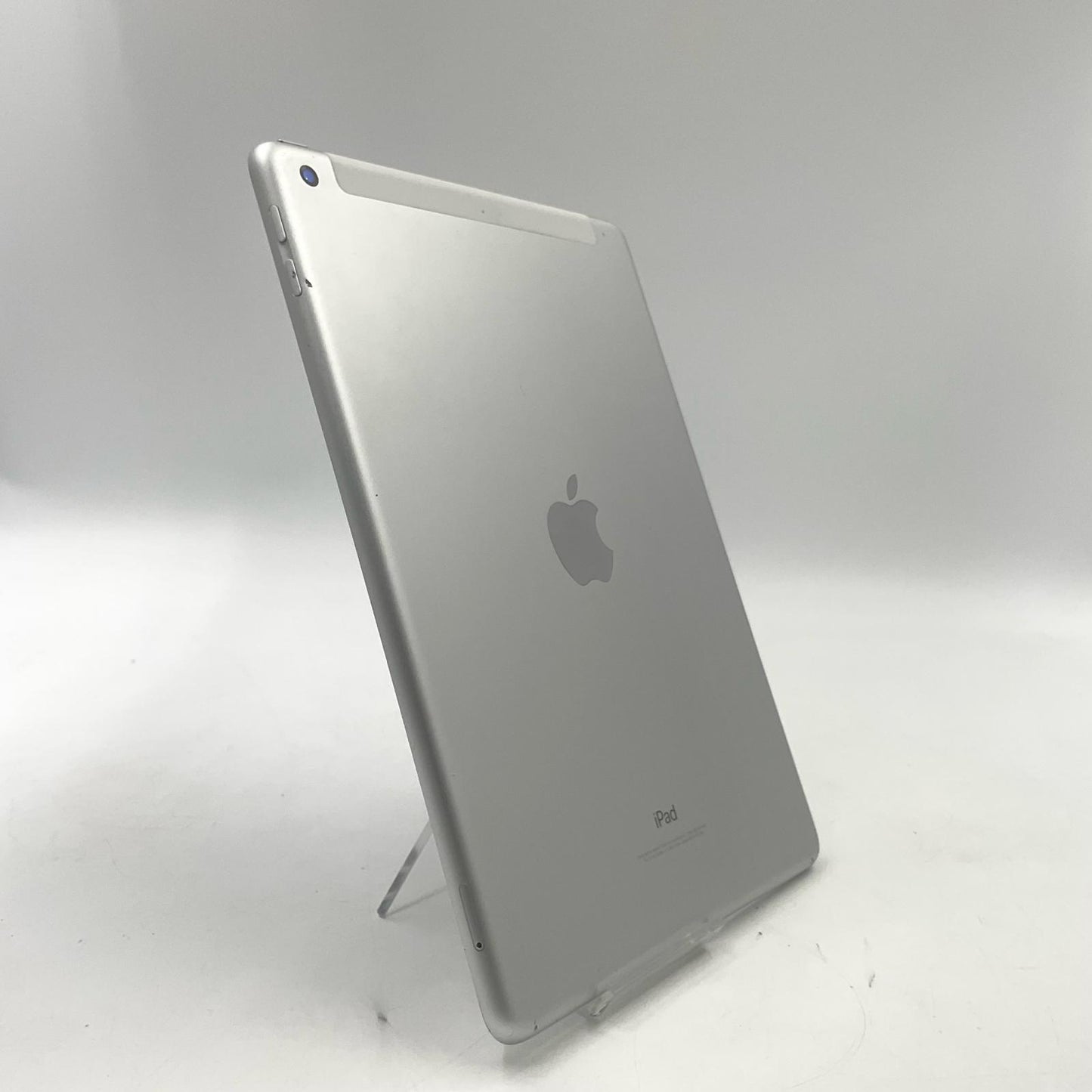 【最速発送】Apple iPad iPad 第6世代 32GB シルバー WiFi+Cellular docomo 白ロム【難有】