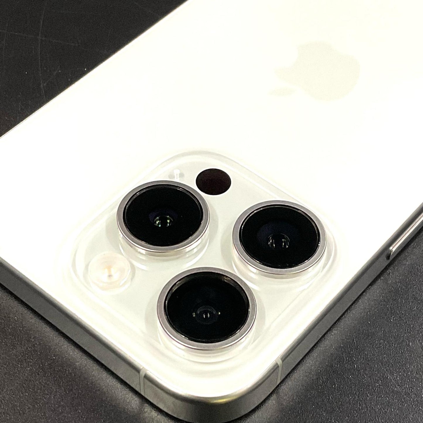 【全額返金保証】【最速発送】Apple iPhone iPhone 15 Pro 256GB シルバー Softbank 白ロム 美品 動作確認済 85%