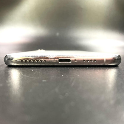 【全額返金保証】【最速発送】Apple iPhone iPhone XS Max 256GB ホワイトチタニウム docomo 白ロム 動作確認済 77%