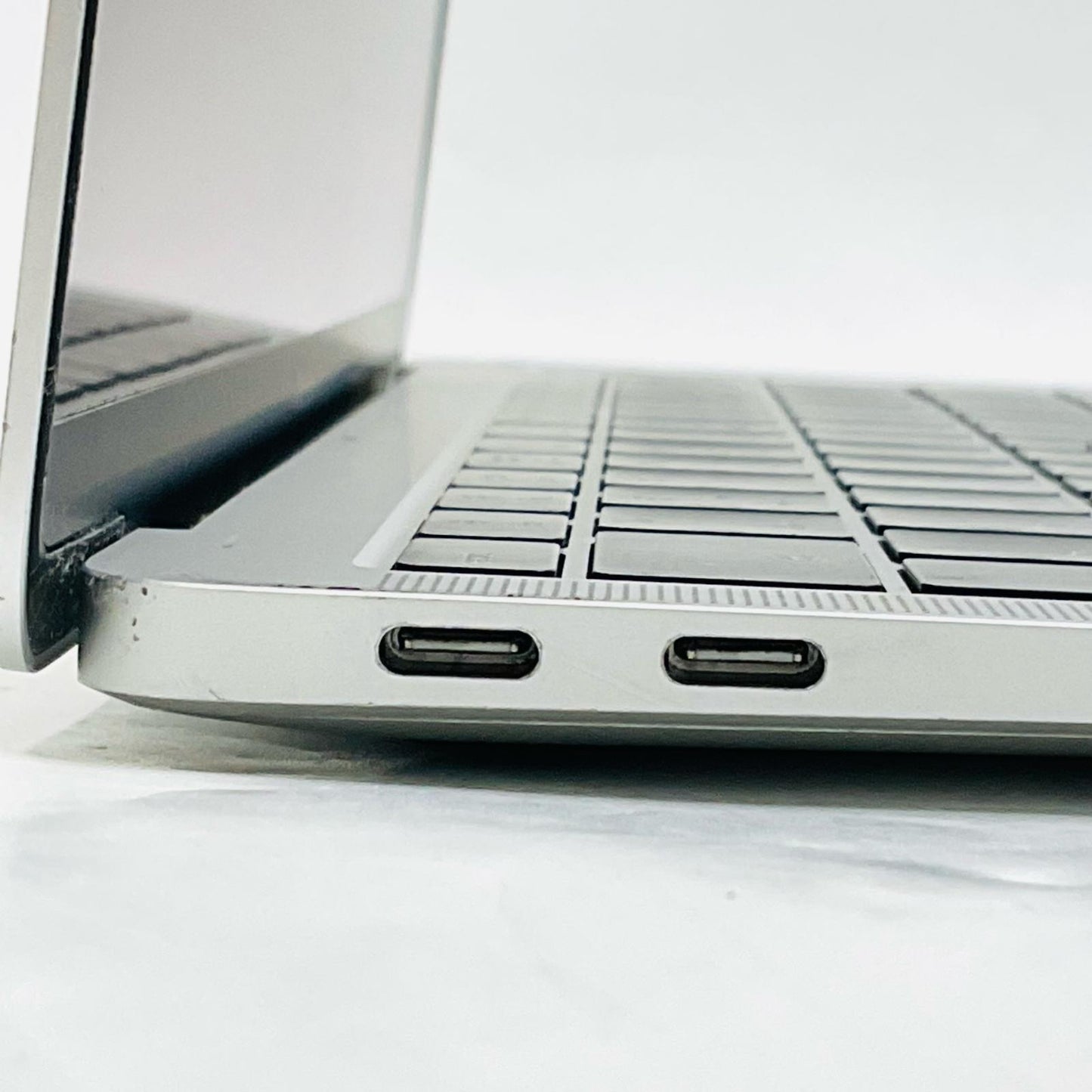 【最速発送】Apple MacBook Air 13インチ 2018 1.6 GHz デュアルコア Intel Core i5 8GB 128GB シルバー【難有】