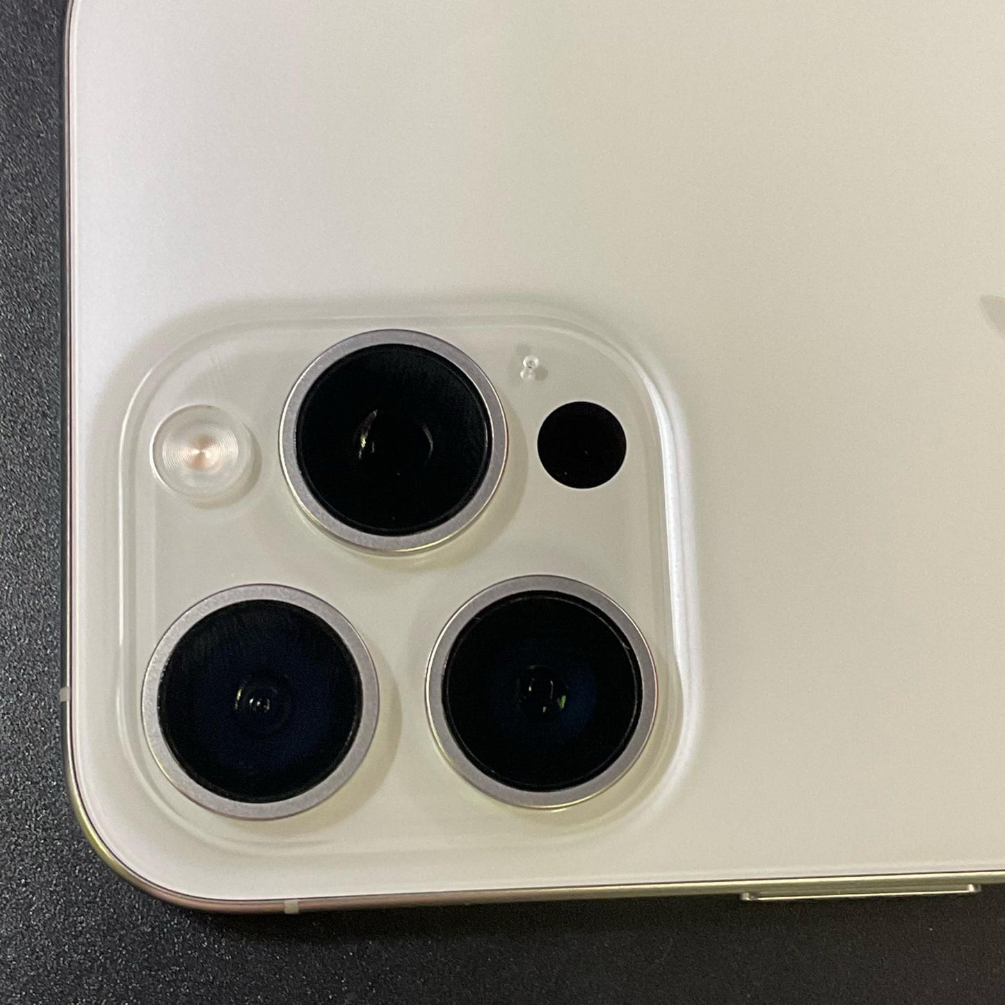 【全額返金保証】【最速発送】Apple iPhone iPhone 15 Pro Max 256GB ホワイトチタニウム 楽天モバイル SIMフリー 美品 動作確認済 85%
