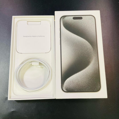 【全額返金保証】【最速発送】Apple iPhone iPhone 15 Pro Max 256GB ホワイトチタニウム 楽天モバイル SIMフリー 美品 動作確認済 85%
