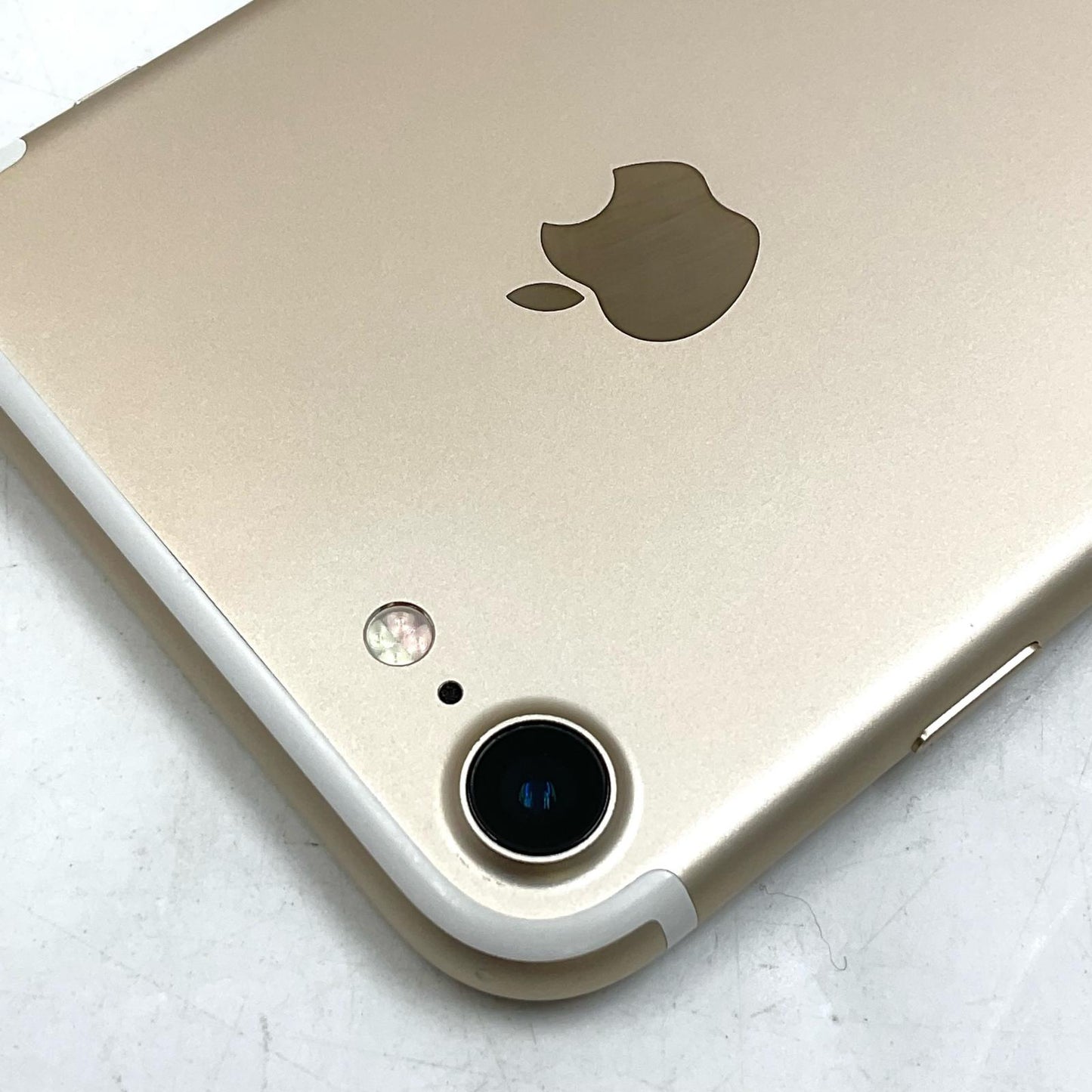 【全額返金保証】【最速発送】Apple iPhone iPhone 7 128GB ゴールド au 白ロム 動作確認済 73%