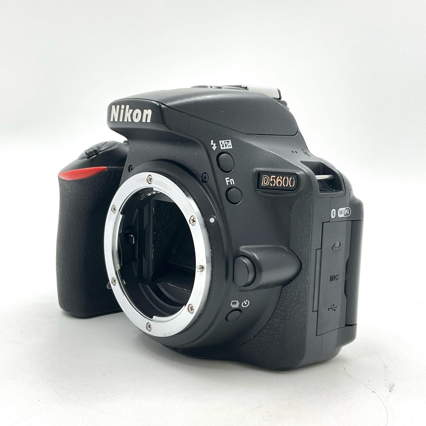 【全額返金保証】【最速発送】Nikon デジタル一眼 D5600 ボディ ブラック 動作確認済