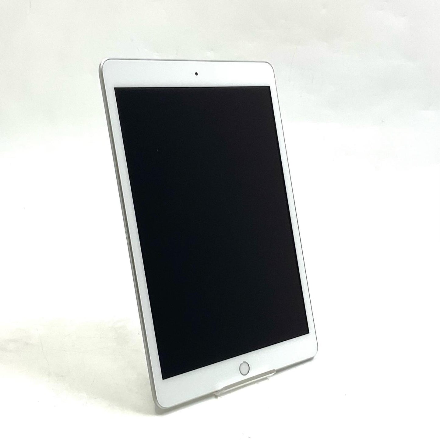 【全額返金保証】【最速発送】Apple iPad iPad 10.2インチ 第8世代 32GB シルバー Wi-Fi 美品 動作確認済