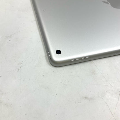【全額返金保証】【最速発送】Apple iPad iPad 10.2インチ 第8世代 32GB シルバー Wi-Fi 美品 動作確認済