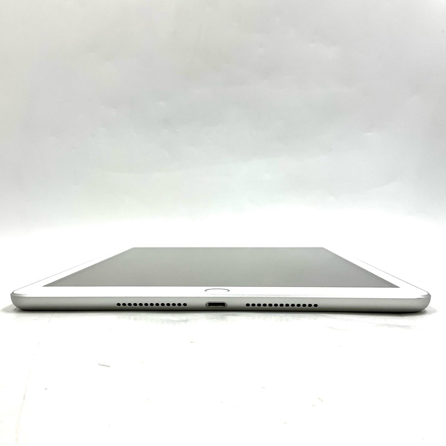 【全額返金保証】【最速発送】Apple iPad iPad 10.2インチ 第8世代 32GB シルバー Wi-Fi 美品 動作確認済
