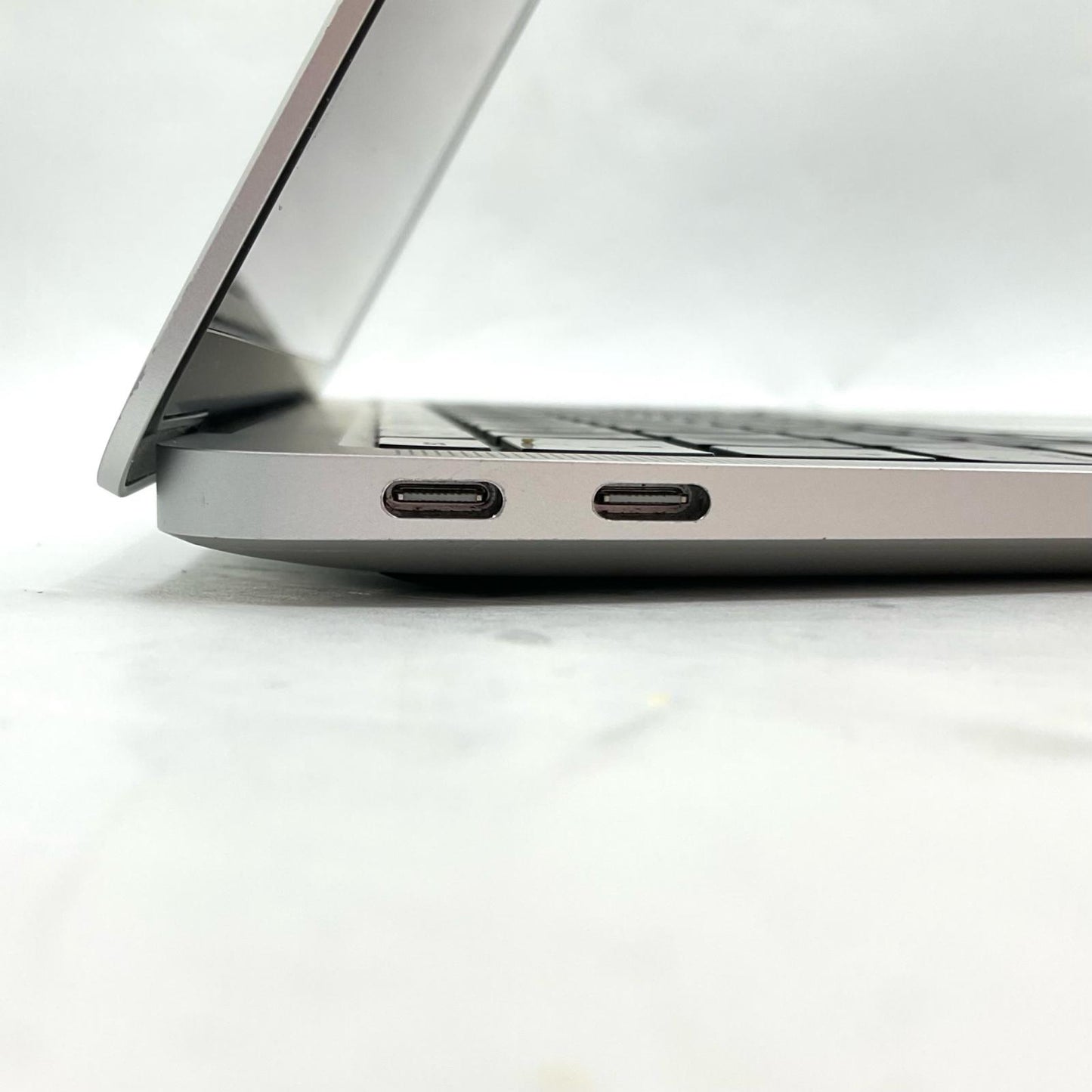 【全額返金保証】【最速発送】Apple MacBook Air 13.3インチ 2020 1.1GHz デュアルコア Intel Core i3 8GB 256GB シルバー 動作確認済