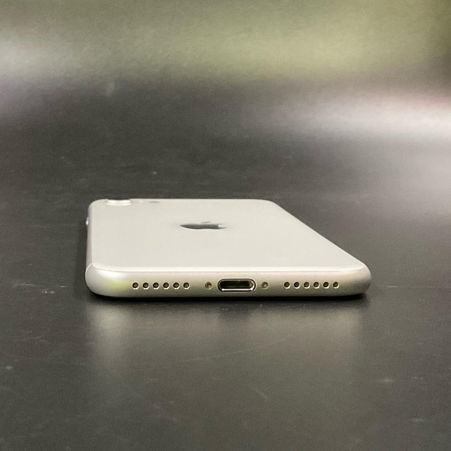 【全額返金保証】【最速発送】Apple iPhone iPhone SE（第2世代） 64GB au 白ロム 動作確認済 76%