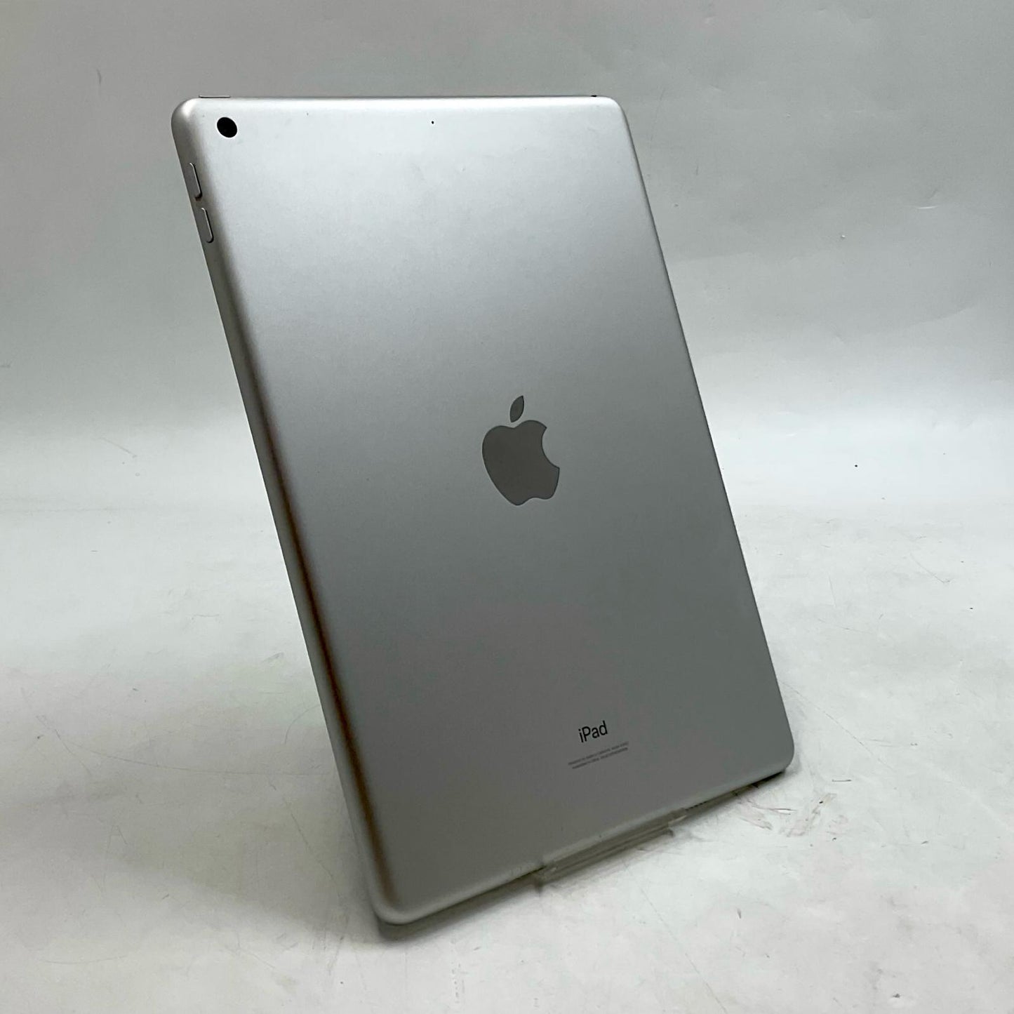 【全額返金保証】【最速発送】Apple iPad iPad 10.2インチ 第9世代 64GB シルバー Wi-Fi 動作確認済