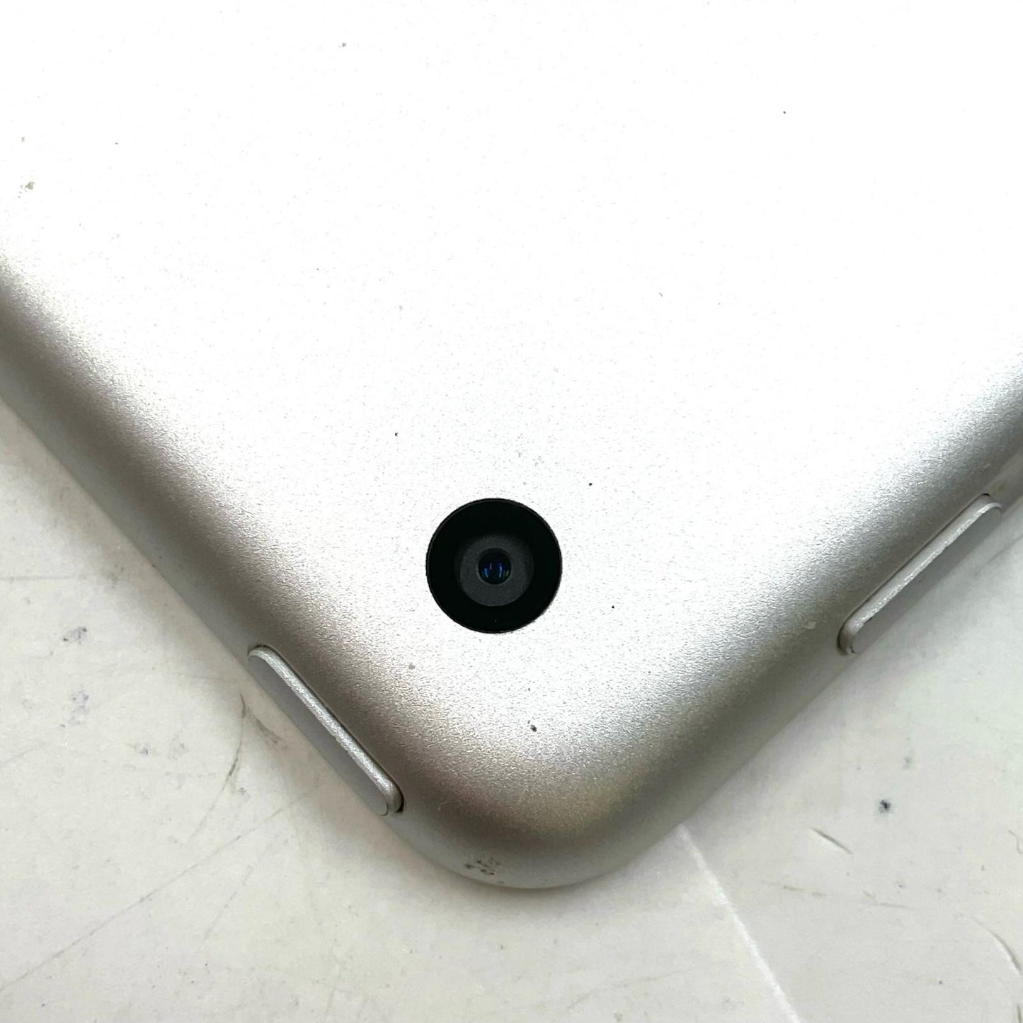 【全額返金保証】【最速発送】Apple iPad iPad 10.2インチ 第9世代 64GB シルバー Wi-Fi 動作確認済