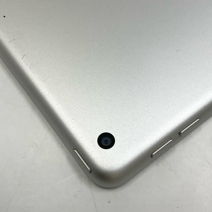 【全額返金保証】【最速発送】Apple iPad iPad 10.2インチ 第8世代 32GB シルバー Wi-Fi 動作確認済