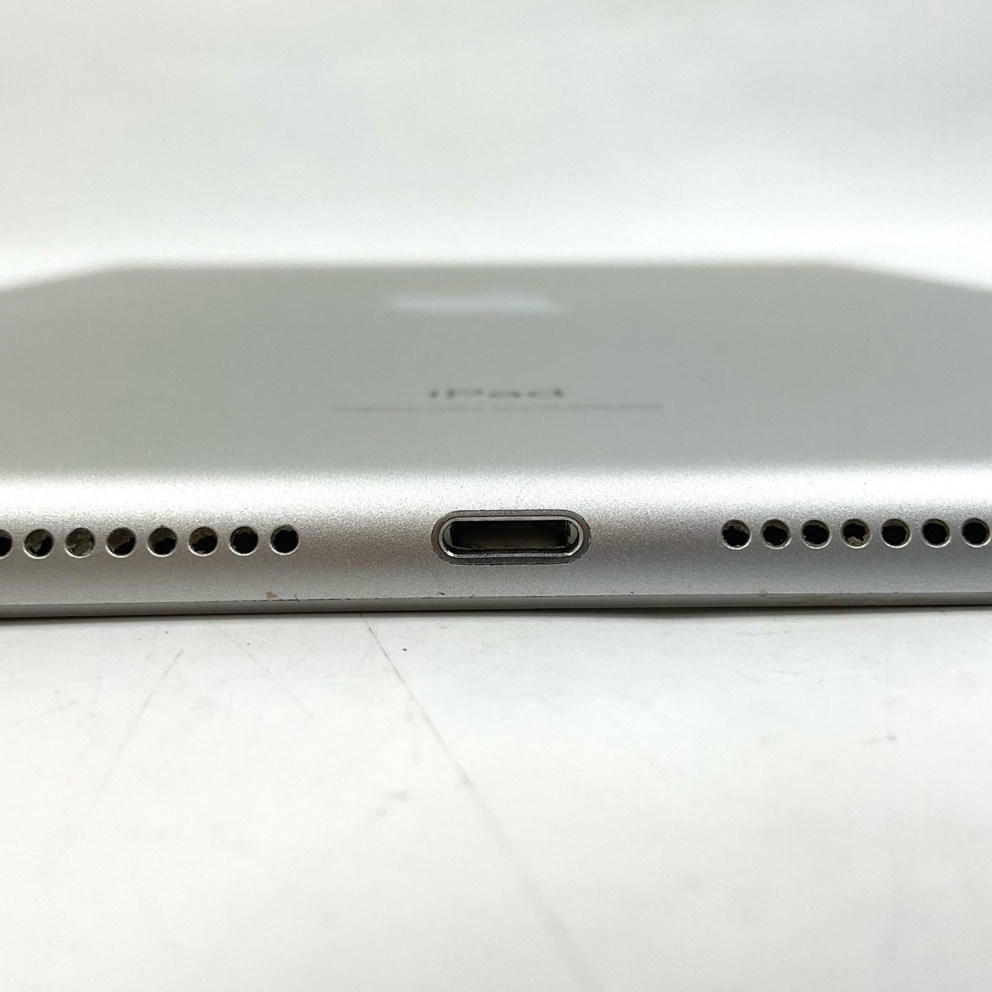 【全額返金保証】【最速発送】Apple iPad iPad 10.2インチ 第8世代 32GB シルバー Wi-Fi 動作確認済
