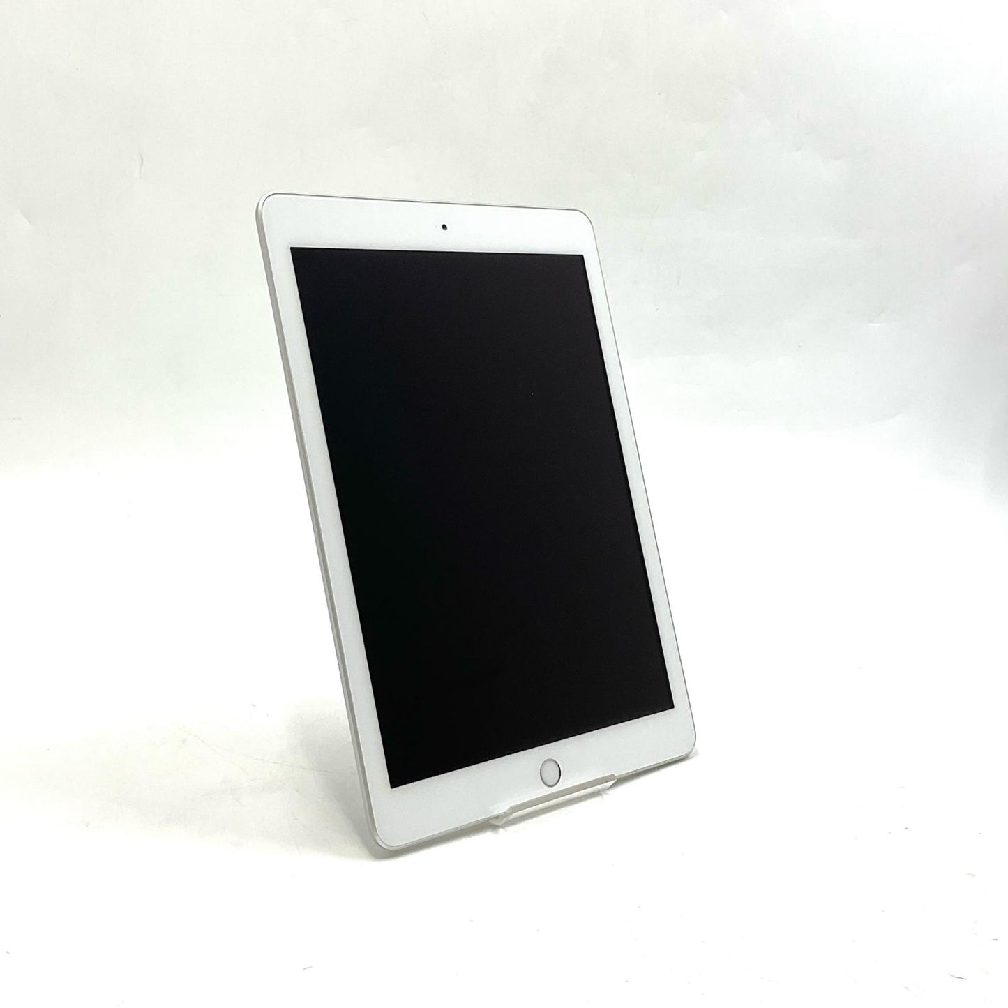 【全額返金保証】【最速発送】Apple iPad iPad 9.7インチ 第6世代 32GB シルバー Wi-Fi 動作確認済