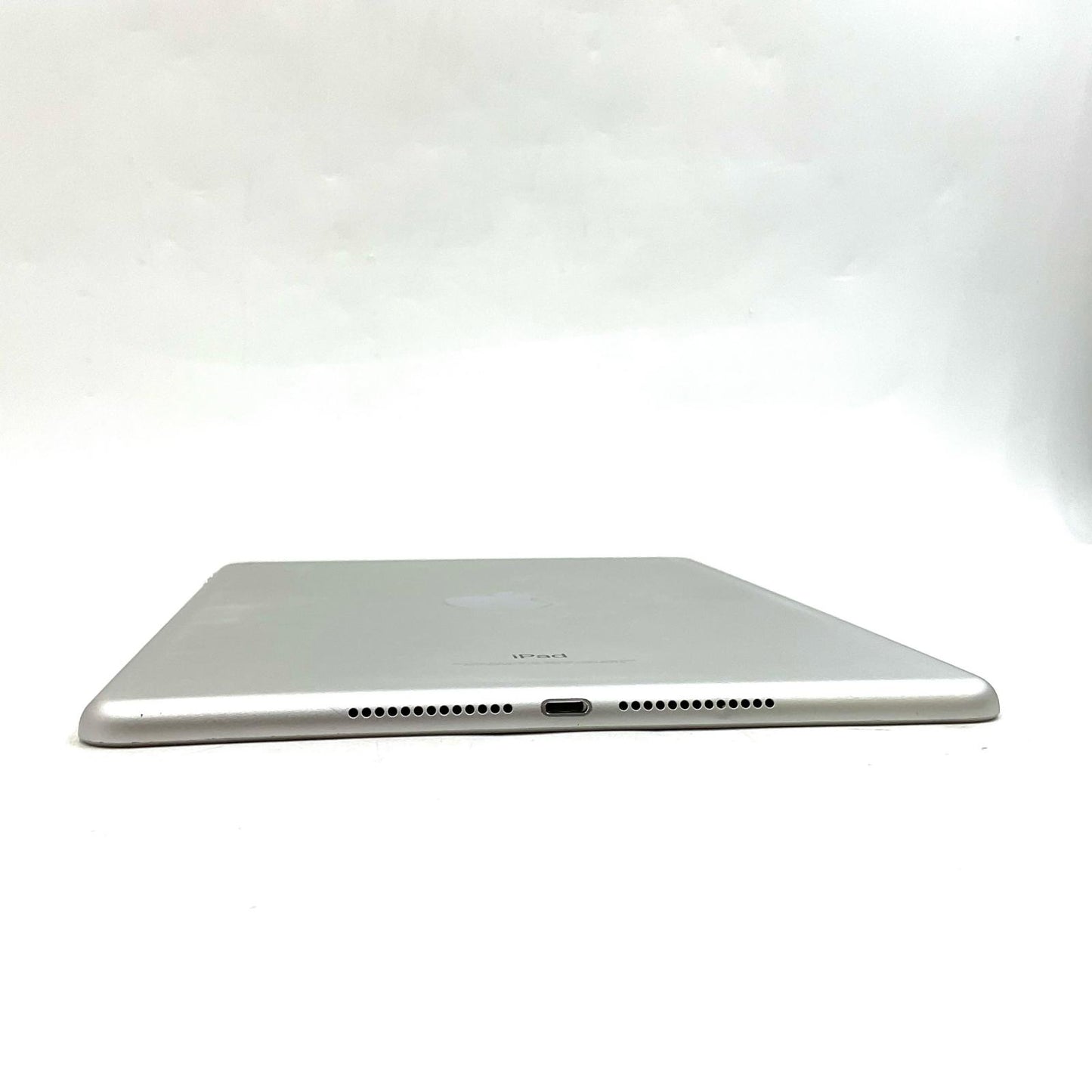 【全額返金保証】【最速発送】Apple iPad iPad 9.7インチ 第6世代 32GB シルバー Wi-Fi 動作確認済
