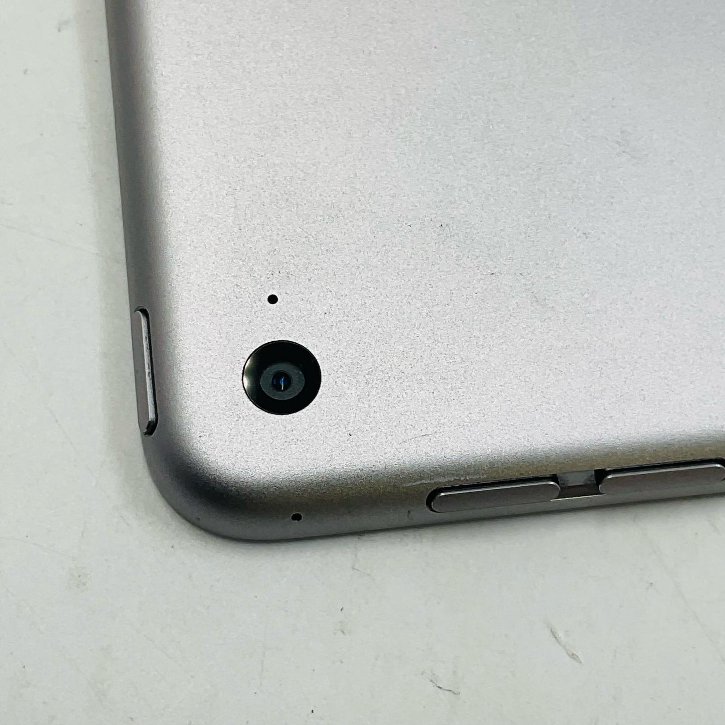 【全額返金保証】【最速発送】Apple iPad Air 9.7インチ 第2世代 16GB スペースグレイ Wi-Fi 美品 動作確認済