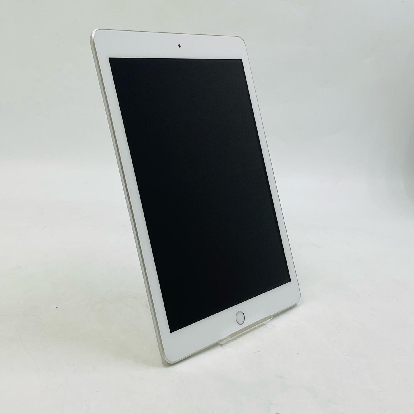 【全額返金保証】【最速発送】Apple iPad iPad 9.7インチ 第6世代 32GB シルバー Wi-Fi 美品 動作確認済
