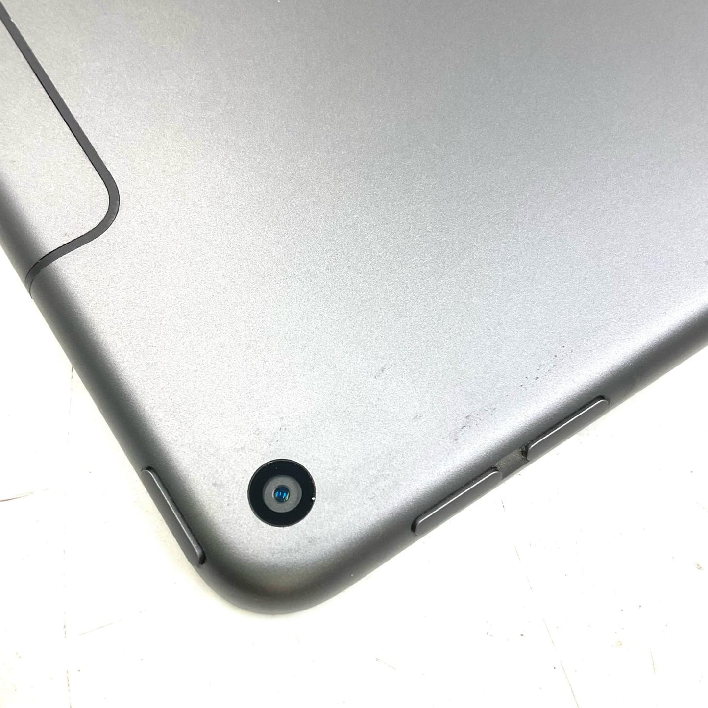 【最速発送】Apple iPad iPad Air 3 Wi-Fi+Cellular 64GB Space Gray 白ロム【難有】