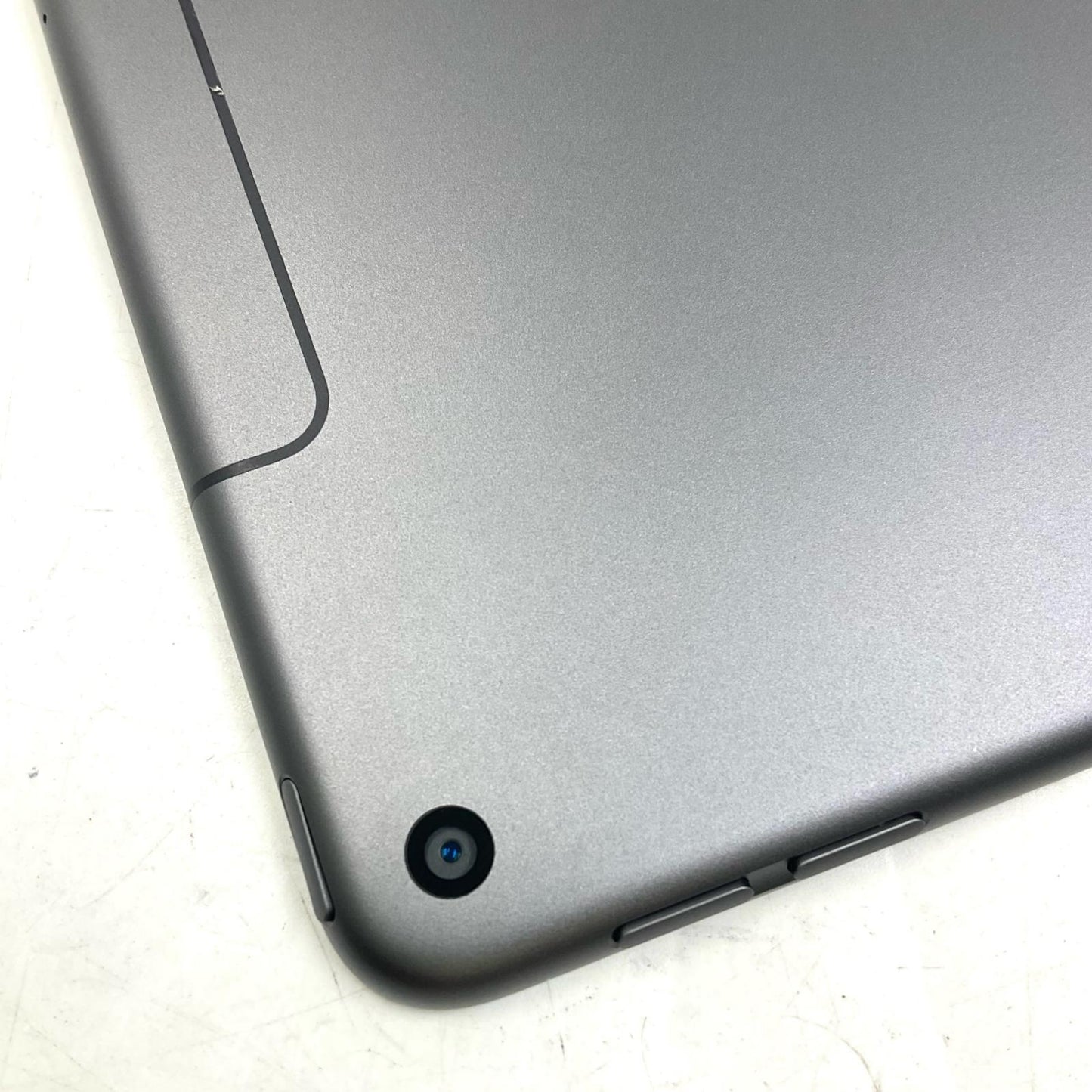 【最速発送】Apple iPad iPad Air 3 Wi-Fi+Cellular 64GB Space Gray 白ロム【難有】