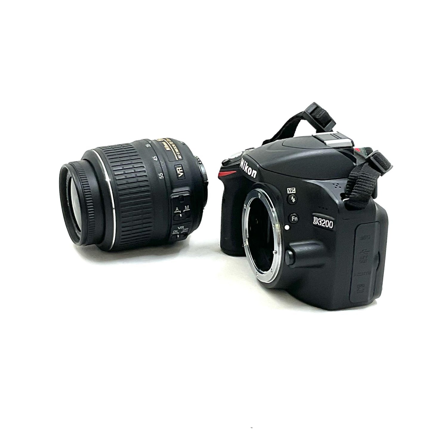 【全額返金保証】【最速発送】Nikon デジタル一眼 D3200 18-55 VR レンズキット ブラック 美品 動作確認済