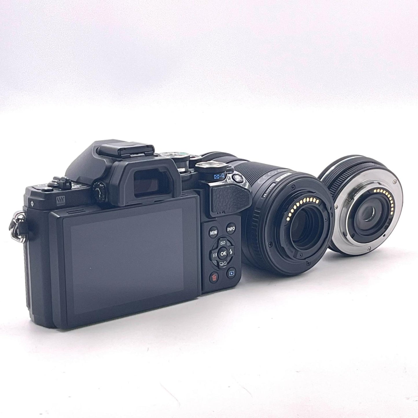 【全額返金保証】【最速発送】OLYMPUS デジタル一眼 E-M10 Mark III ダブルズームキット 美品 動作確認済