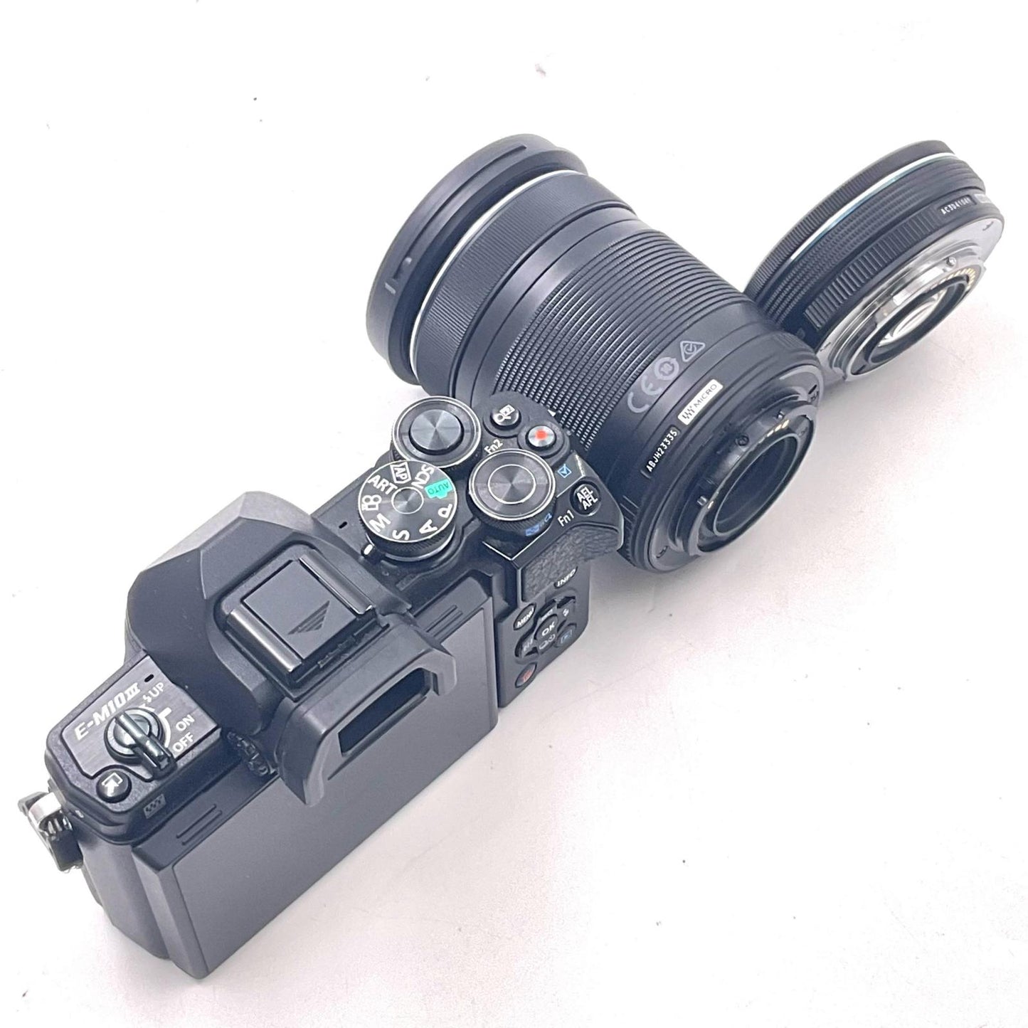 【全額返金保証】【最速発送】OLYMPUS デジタル一眼 E-M10 Mark III ダブルズームキット 美品 動作確認済