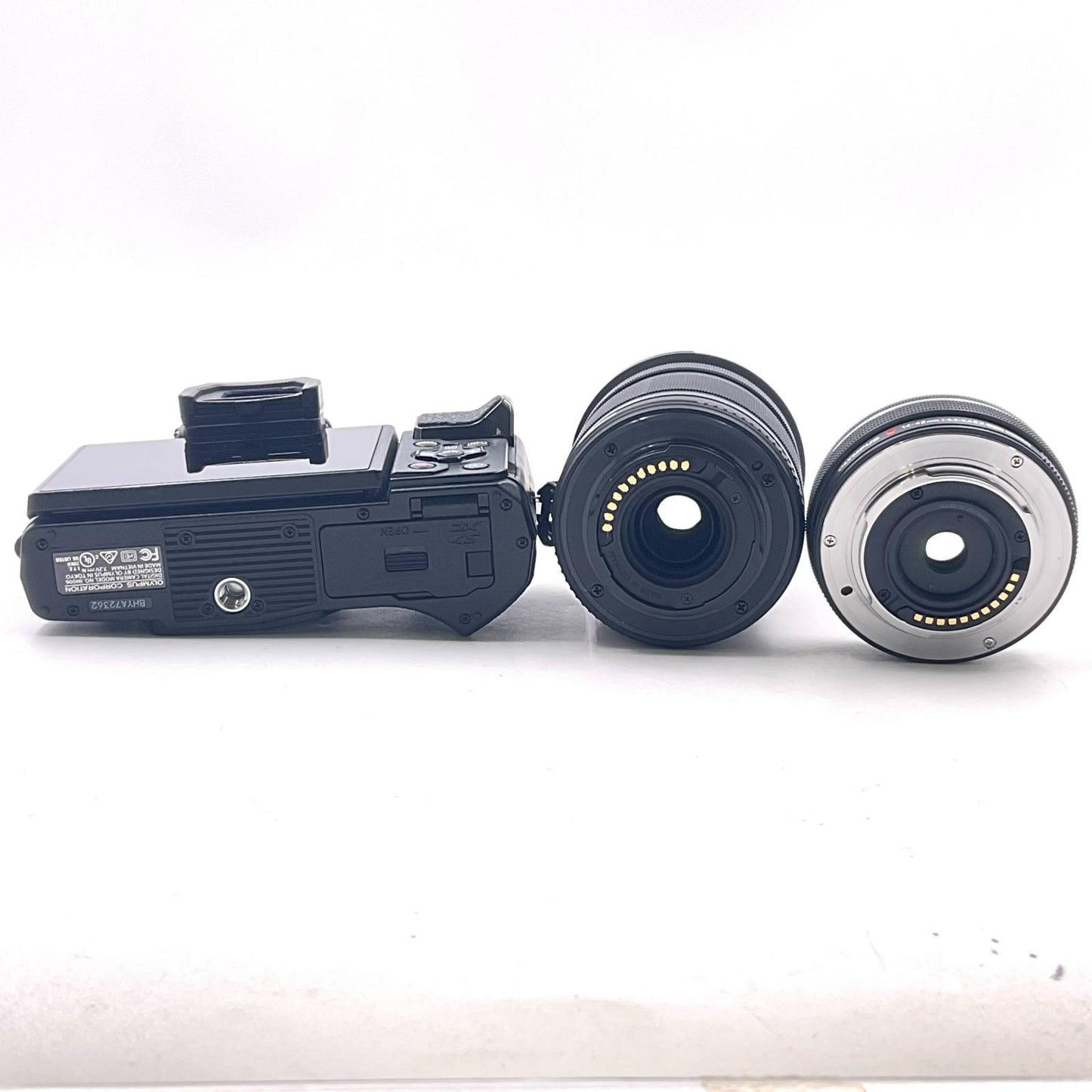 【全額返金保証】【最速発送】OLYMPUS デジタル一眼 E-M10 Mark III ダブルズームキット 美品 動作確認済