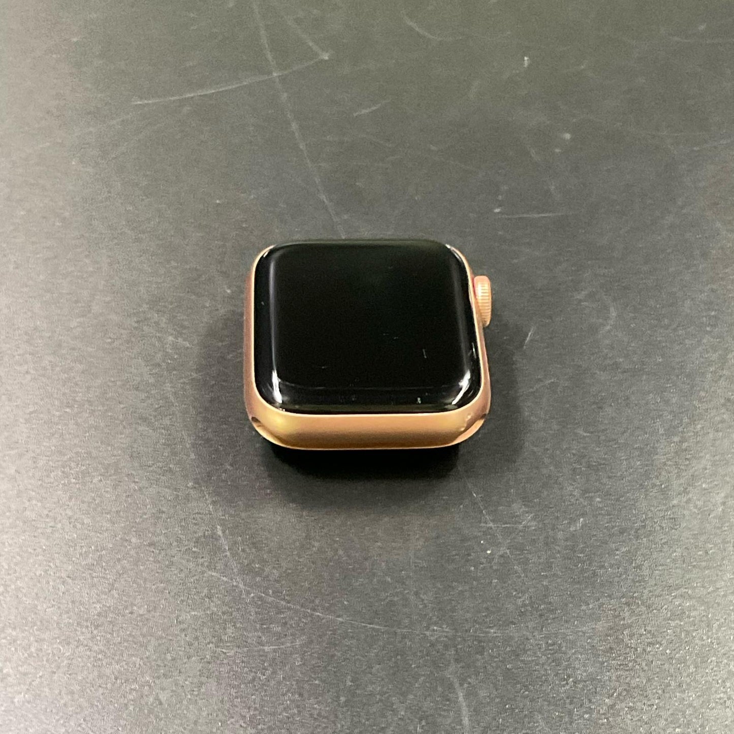 【全額返金保証】【最速発送】Apple Watch Series 5 アルミニウム 40mm GPS+Cellular 白ロム 85% 美品 動作確認済